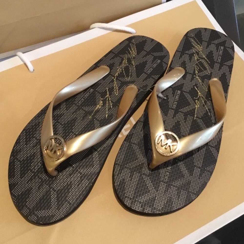 MICHAEL KORS FLIP FLATS SHOES SIZE 10